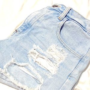 Short ripped jeans